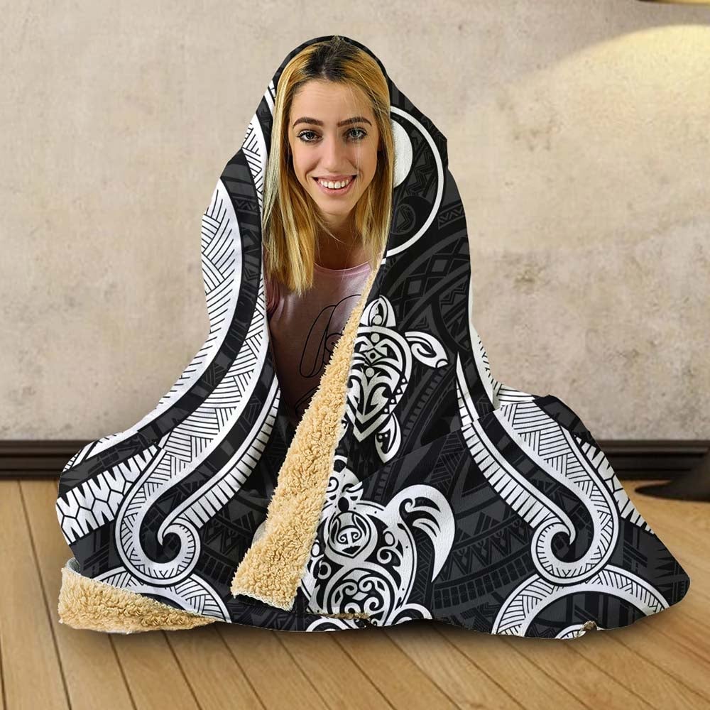 Yap Hooded Blanket - White Tentacle Turtle