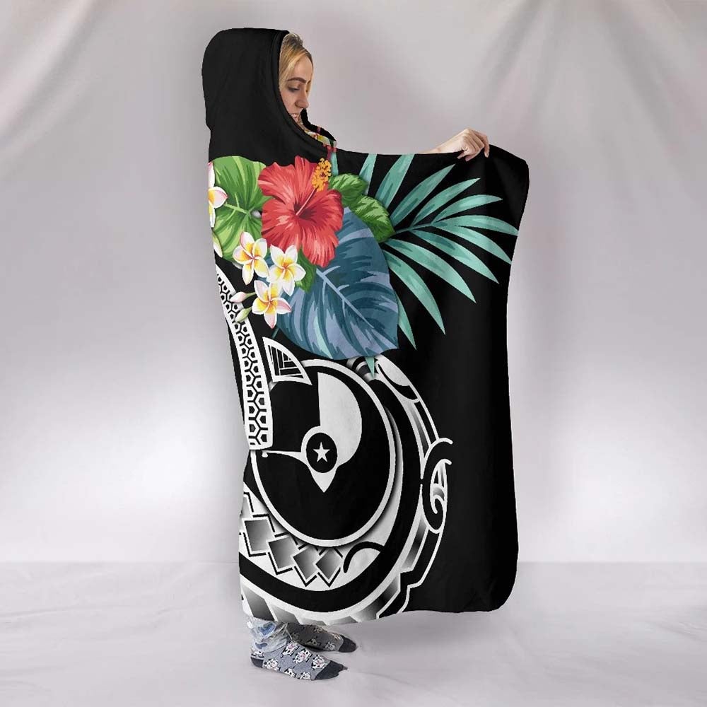 YAP Polynesian Hooded Blanket - Summer Plumeria (Black)