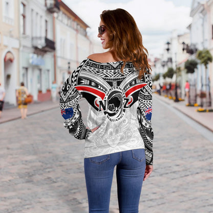 New Zealand Waitangi Day Off Shoulder Sweatshirt - New Zealand Kiwi Fern With Maori Koru Spiral White