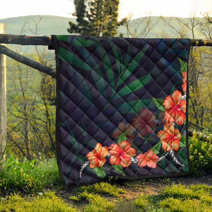 Hawaii Premium Quilt Hibiscus Palm Background