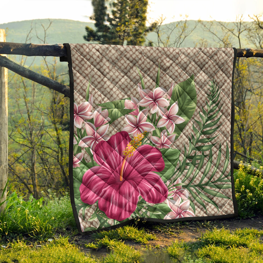 Hawaii Premium Quilt Hibiscus Plumeria Palm Leaves Lauhala Background Polynesian