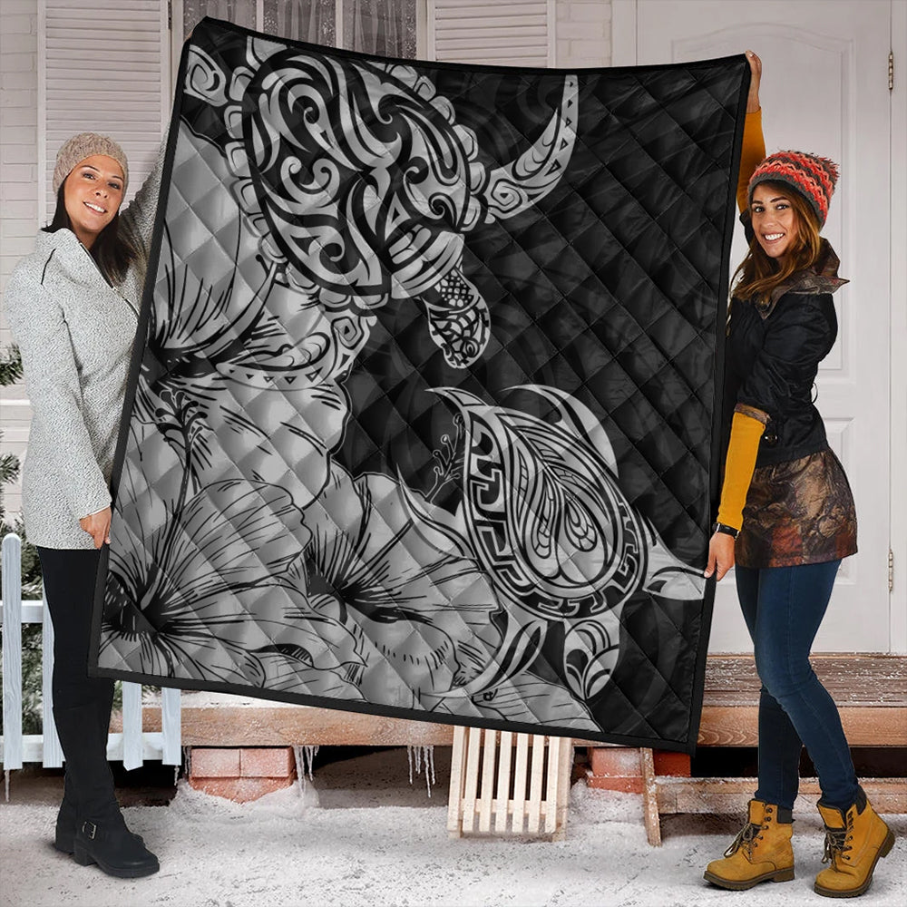 Hawaii Turtle Premium Quilt Polynesian Hibiscus Art Gray