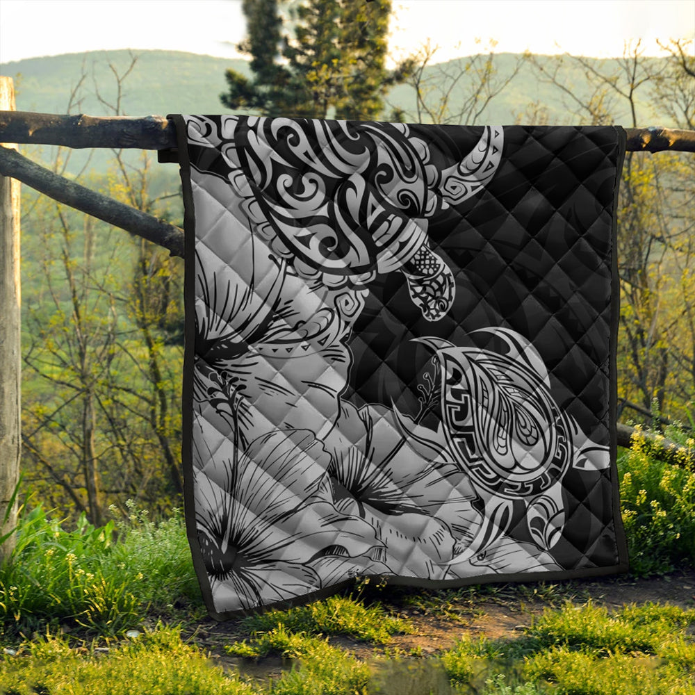 Hawaii Turtle Premium Quilt Polynesian Hibiscus Art Gray