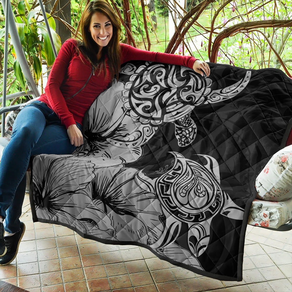 Hawaii Turtle Premium Quilt Polynesian Hibiscus Art Gray