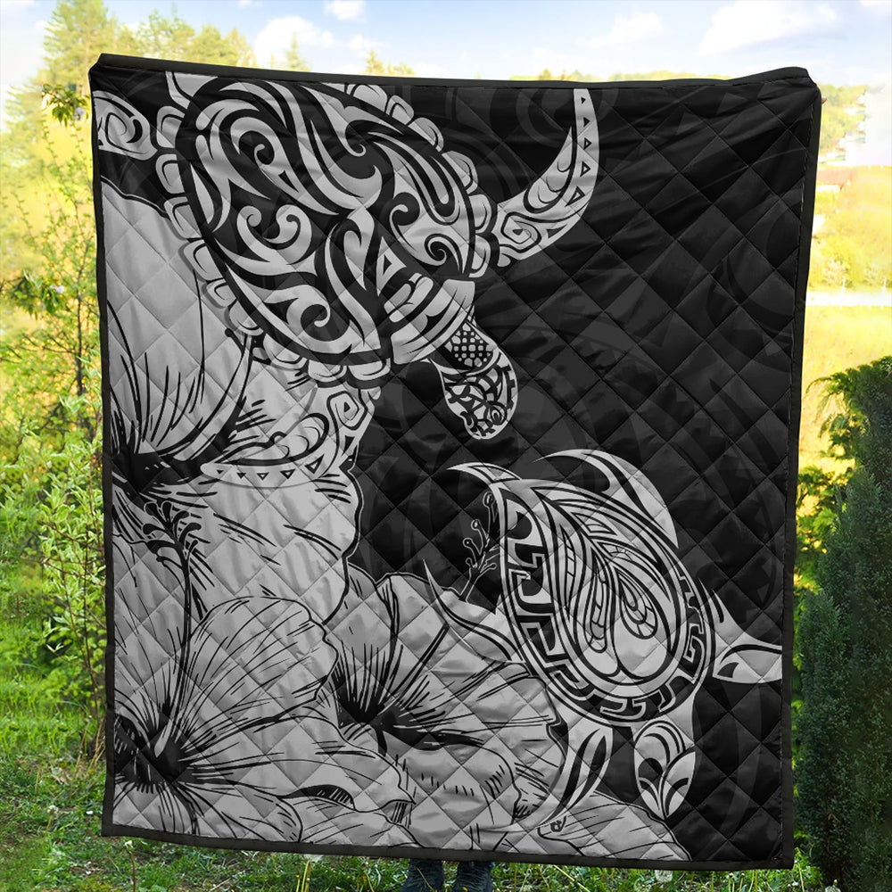 Hawaii Turtle Premium Quilt Polynesian Hibiscus Art Gray