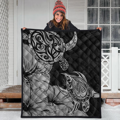 Hawaii Turtle Premium Quilt Polynesian Hibiscus Art Gray