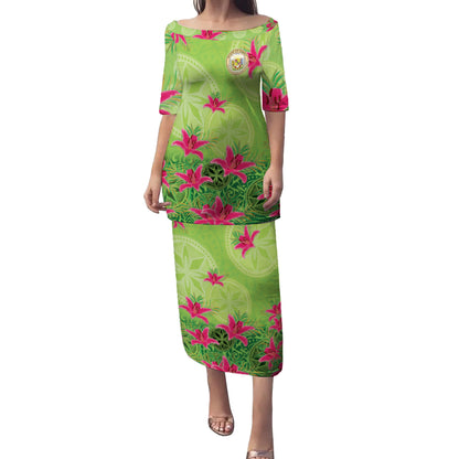 Hawaii Puletasi Lilies With Polynesian Pattern