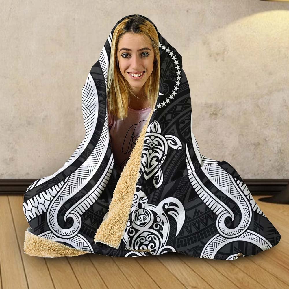 Chuuk Hooded Blanket - White Tentacle Turtle