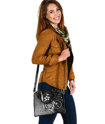 Chuuk Micronesia Shoulder Handbag White - Turtle With Hook