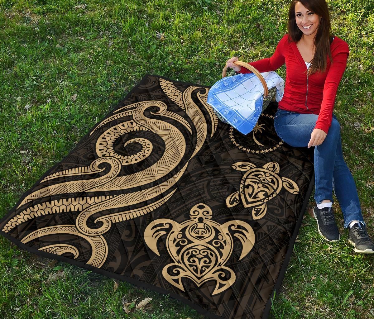 Chuuk Micronesian Premium Quilt - Gold Tentacle Turtle