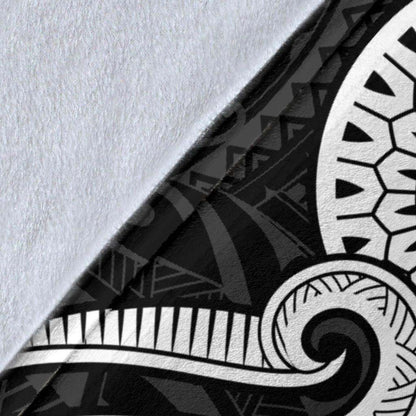 Fiji Polynesian Premium Blanket - White Tentacle Turtle Crest