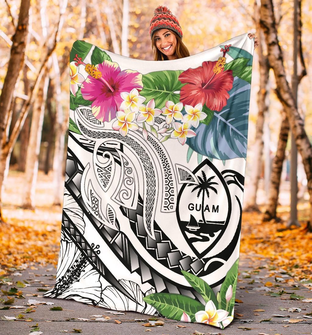 Guam Polynesian Premium Blanket - Summer Plumeria (White)