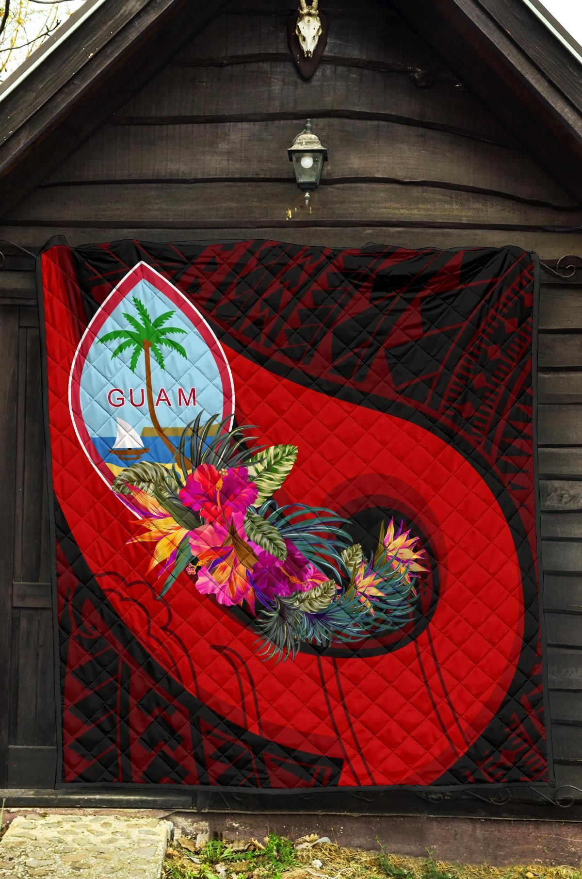 Guam Premium Quilt - Polynesian Hook And Hibiscus (Red)