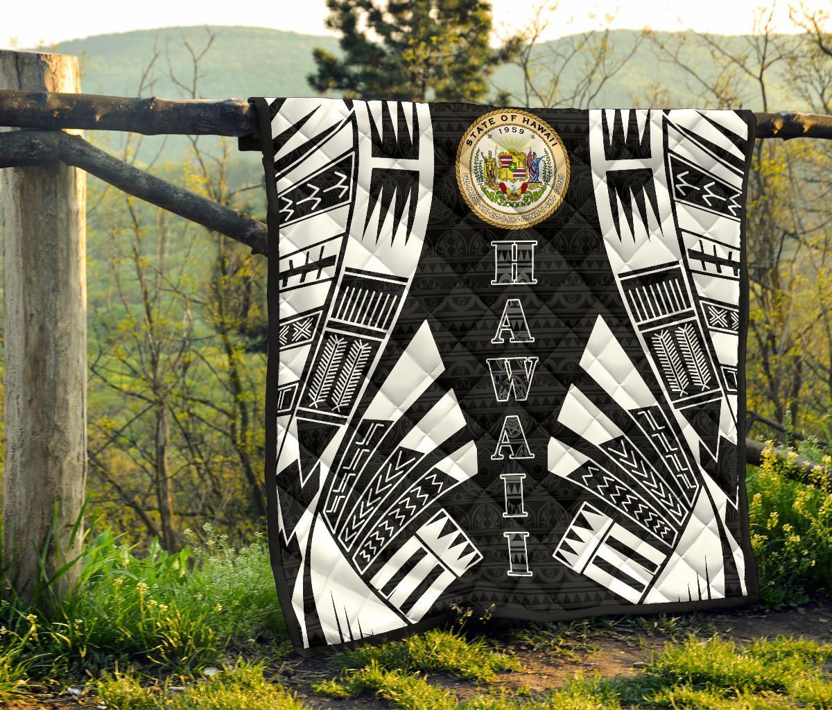 Hawaii Premium Quilt - Hawaii Seal Polynesian White Tattoo (Black)