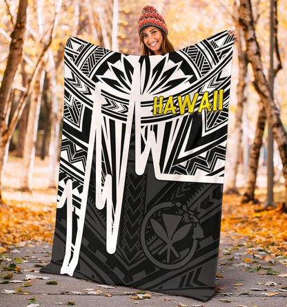 Hawaii Premium Blanket - Kanaka Maoli With Polynesian Pattern In Heartbeat Style (Black,White)