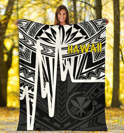 Hawaii Premium Blanket - Kanaka Maoli With Polynesian Pattern In Heartbeat Style (Black,White)