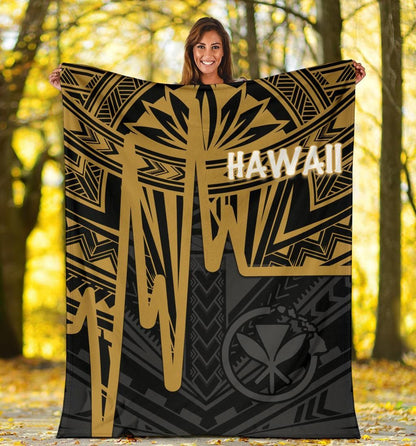 Hawaii Premium Blanket - Kanaka Maoli With Polynesian Pattern In Heartbeat Style (Gold)