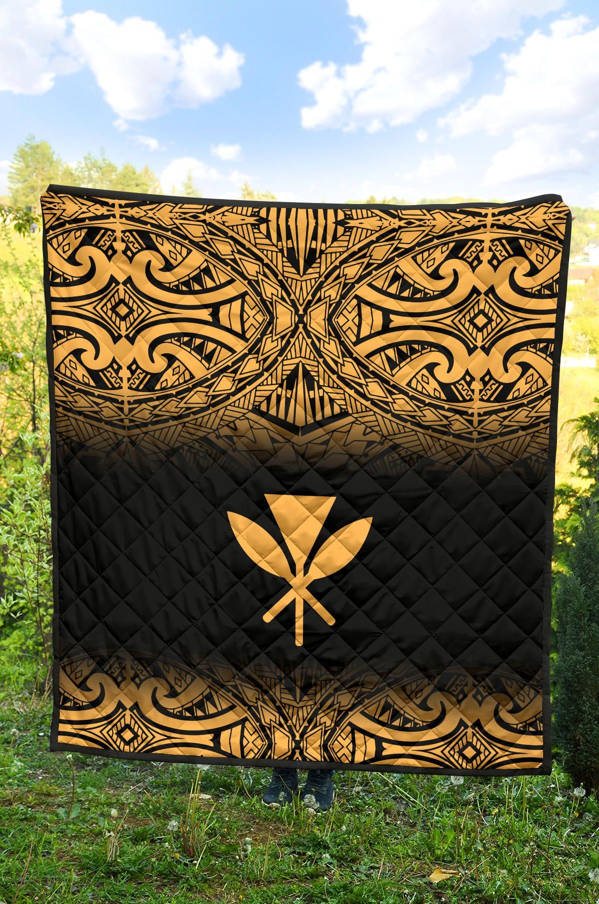 Hawaii Premium Quilt - Gold Kanaka Maoli Polynesian Tattoo & Black Frog