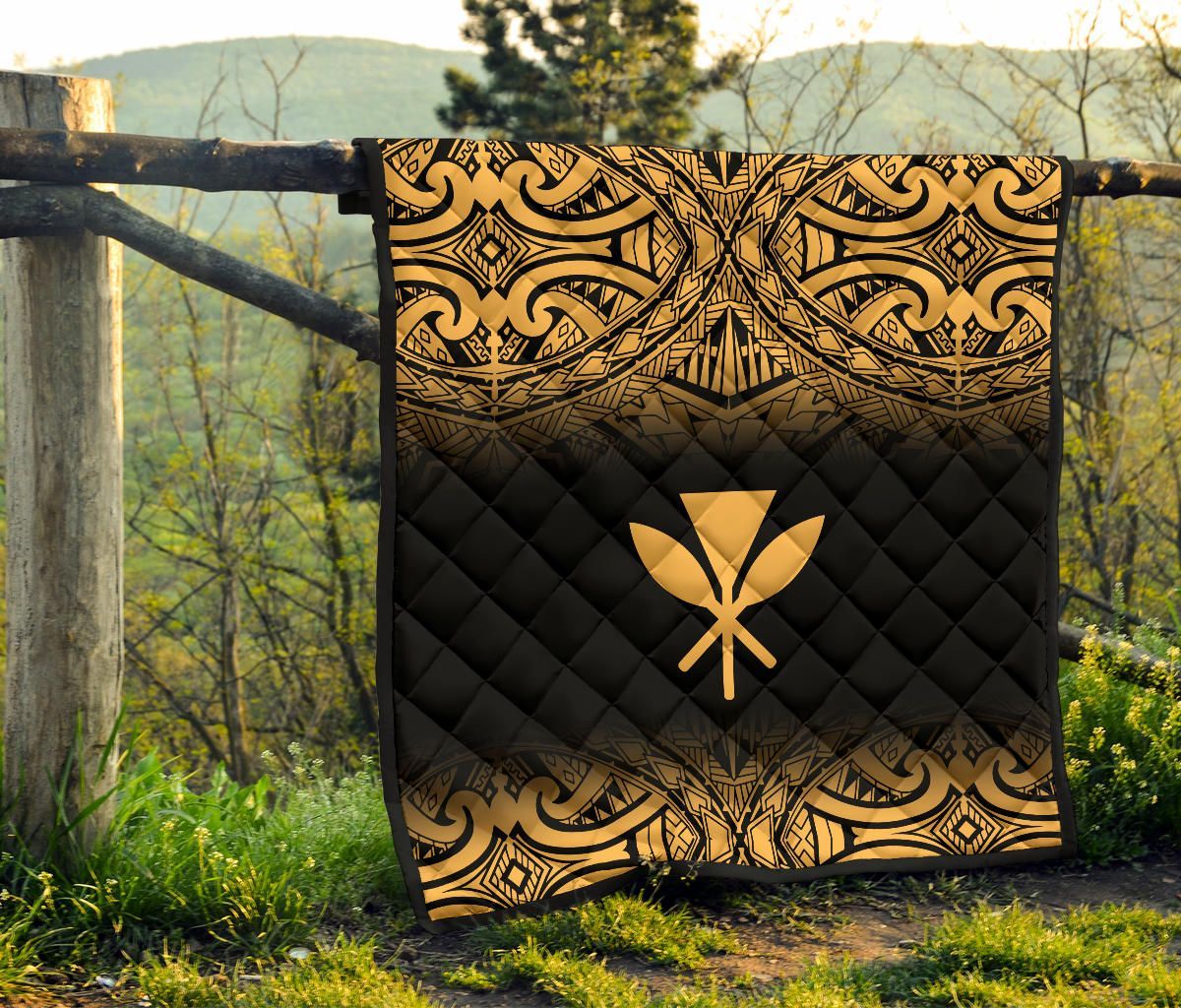 Hawaii Premium Quilt - Gold Kanaka Maoli Polynesian Tattoo & Black Frog