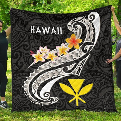 Hawaii Premium Quilt - Kanaka Maoli Polynesian Patterns Plumeria (Black)