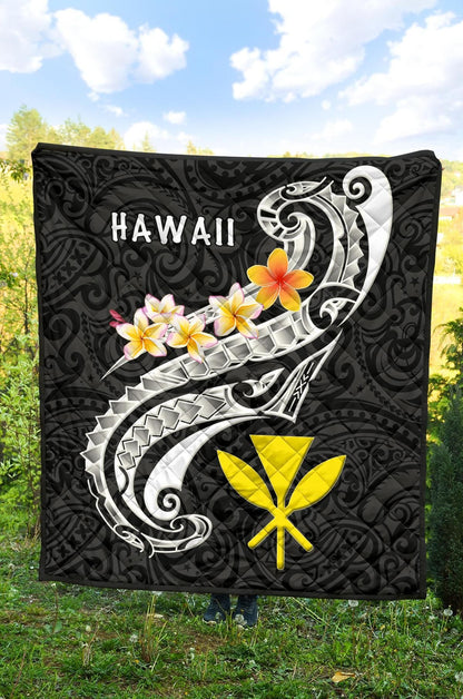 Hawaii Premium Quilt - Kanaka Maoli Polynesian Patterns Plumeria (Black)