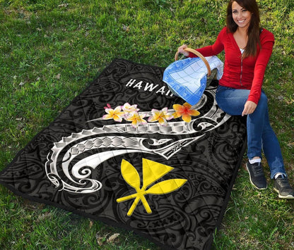 Hawaii Premium Quilt - Kanaka Maoli Polynesian Patterns Plumeria (Black)