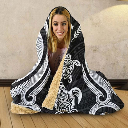 Kosrae Hooded Blanket - White Tentacle Turtle
