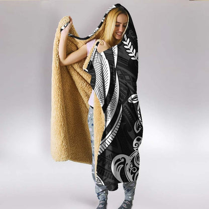 Kosrae Hooded Blanket - White Tentacle Turtle