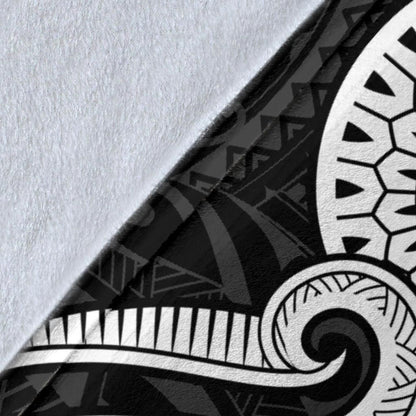 Kosrae Micronesian Premium Blanket - White Tentacle Turtle