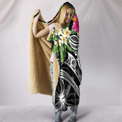 Kosrae Polynesian Hooded Blanket - Summer Plumeria (Black)