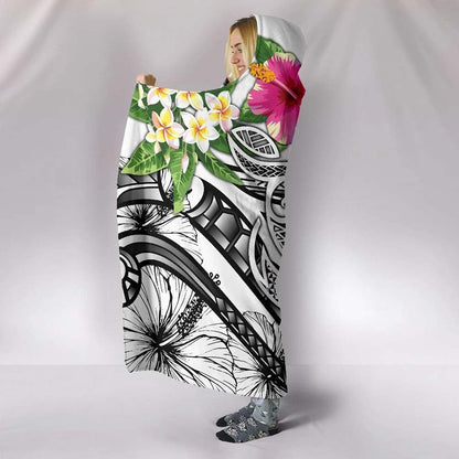 Kosrae Polynesian Hooded Blanket - Summer Plumeria (White)