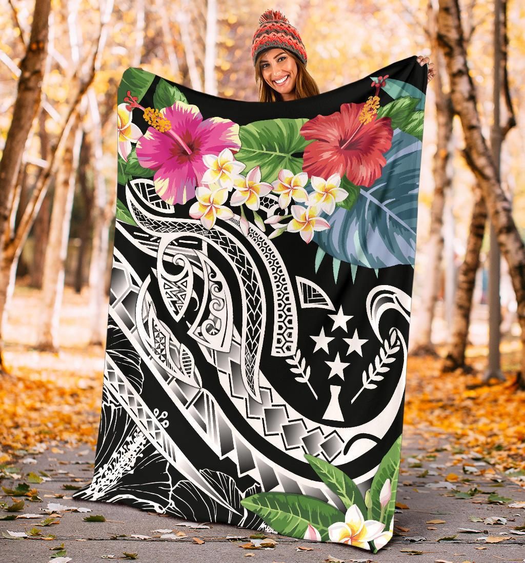 Kosrae Polynesian Premium Blanket - Summer Plumeria (Black)