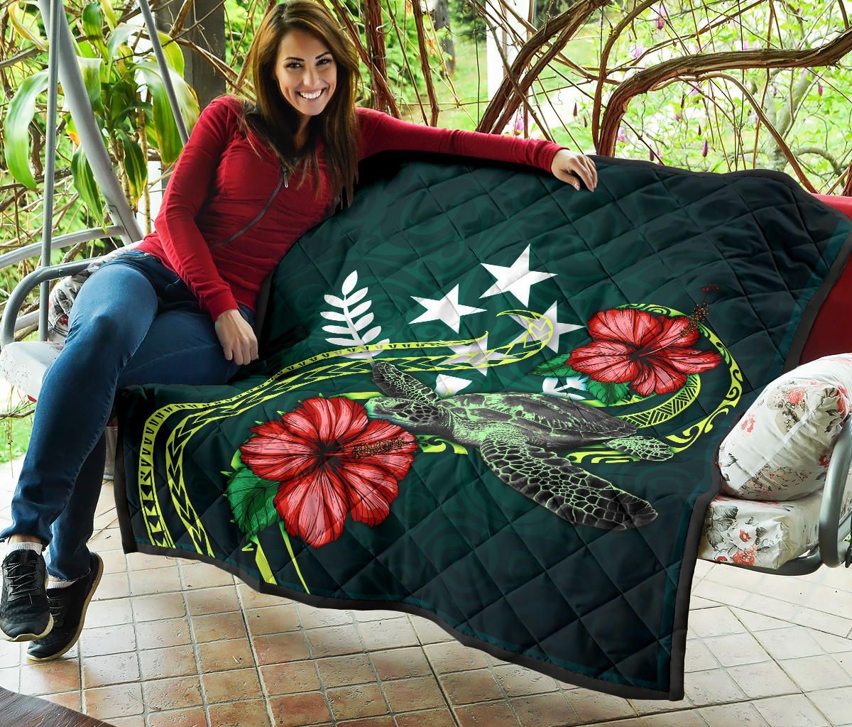 Kosrae Polynesian Premium Quilt - Green Turtle Hibiscus
