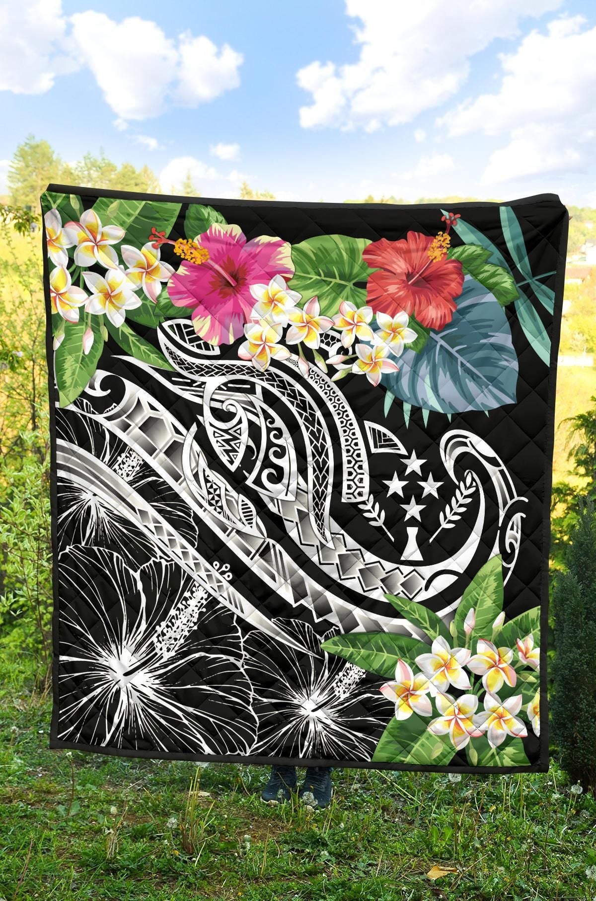 Kosrae Polynesian Premium Quilt - Summer Plumeria (Black)