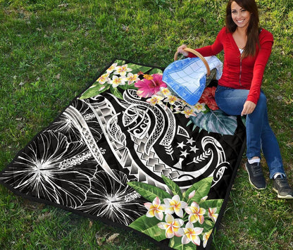 Kosrae Polynesian Premium Quilt - Summer Plumeria (Black)