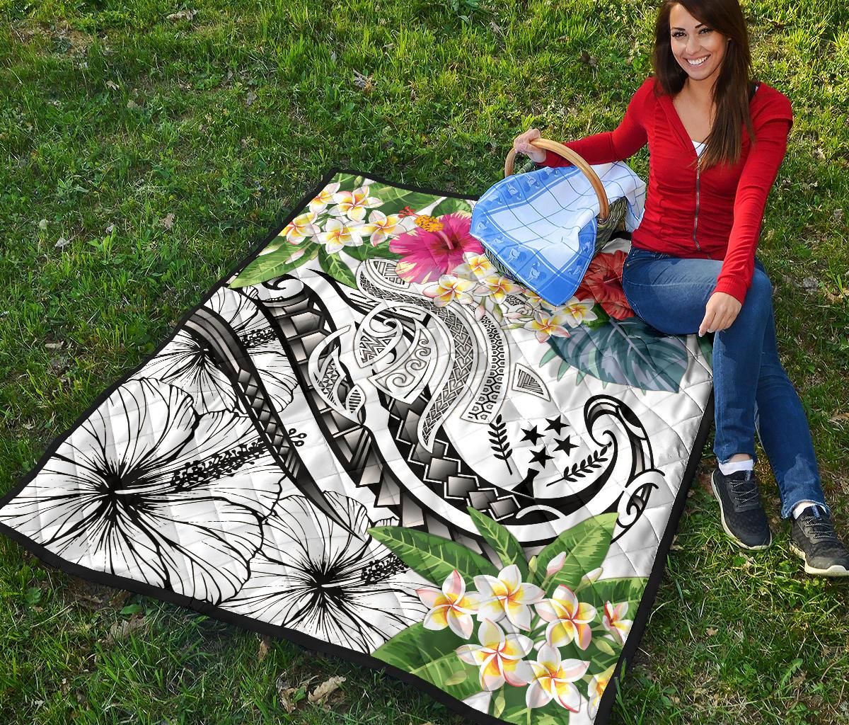 Kosrae Polynesian Premium Quilt - Summer Plumeria (White)