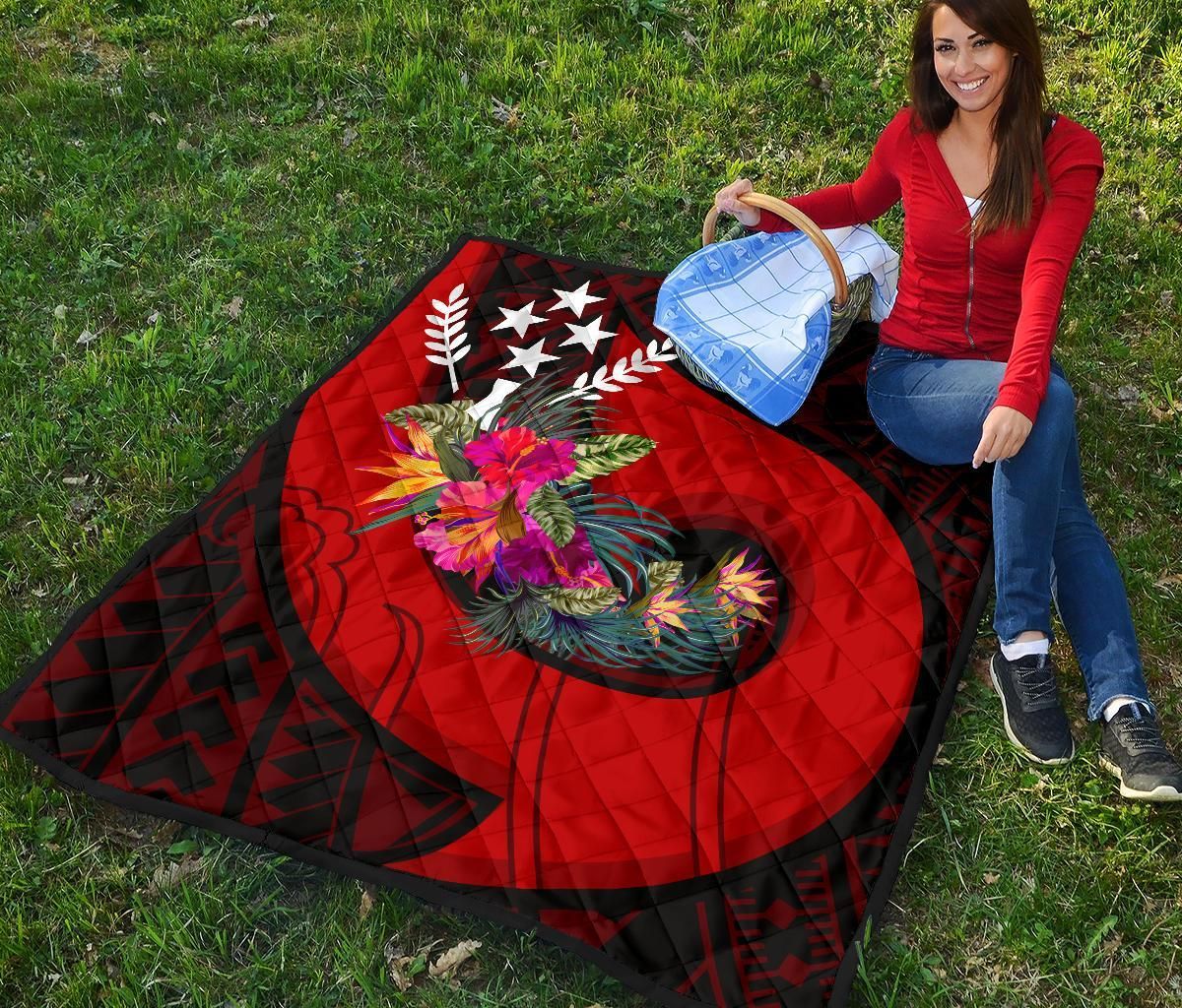 Kosrae Premium Quilt - Polynesian Hook And Hibiscus (Red)