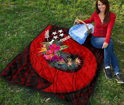 Kosrae Premium Quilt - Polynesian Hook And Hibiscus (Red)