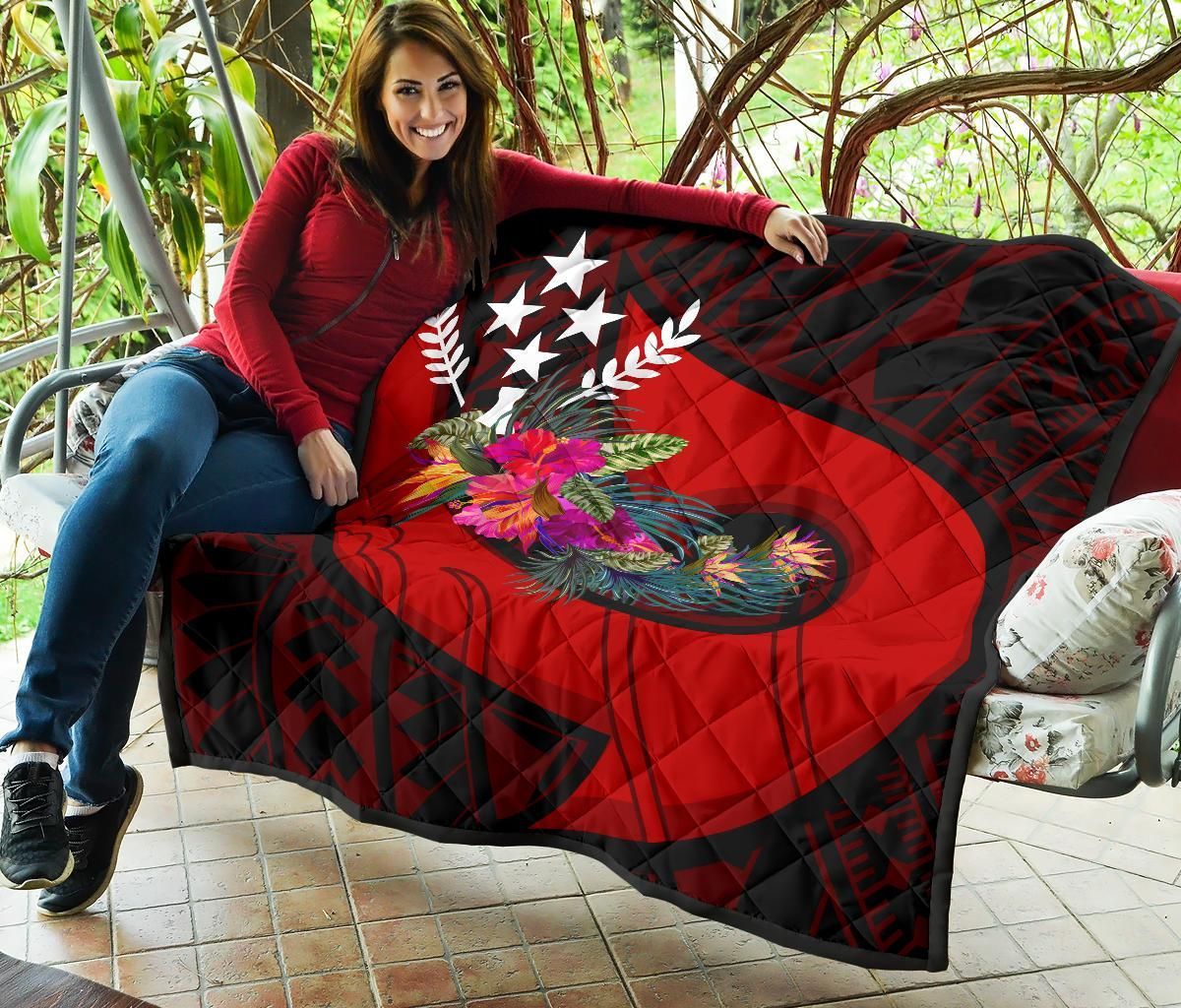 Kosrae Premium Quilt - Polynesian Hook And Hibiscus (Red)