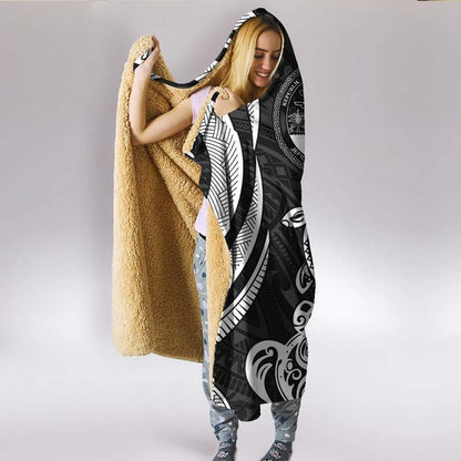 Marshall Islands Hooded Blanket - White Tentacle Turtle Crest