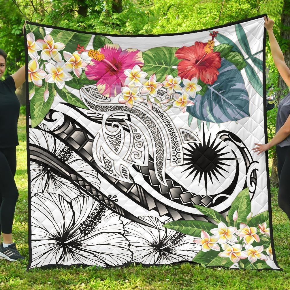 Marshall Islands Polynesian Premium Quilt - Summer Plumeria (White)
