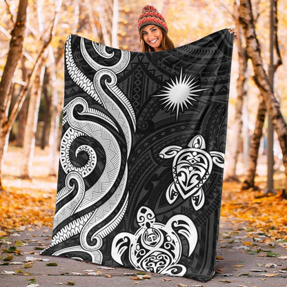 Marshall Islands Premium Blanket - White Tentacle Turtle Crest