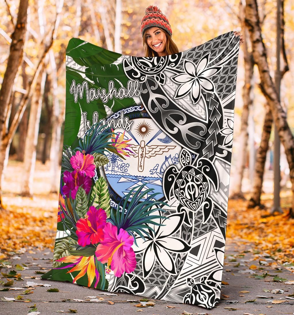 Marshall Islands Premium Blanket White - Turtle Plumeria Banana Leaf Crest