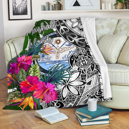 Marshall Islands Premium Blanket White - Turtle Plumeria Banana Leaf Crest