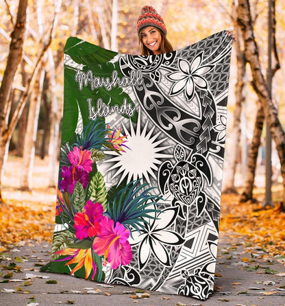 Marshall Islands Premium Blanket White - Turtle Plumeria Banana Leaf