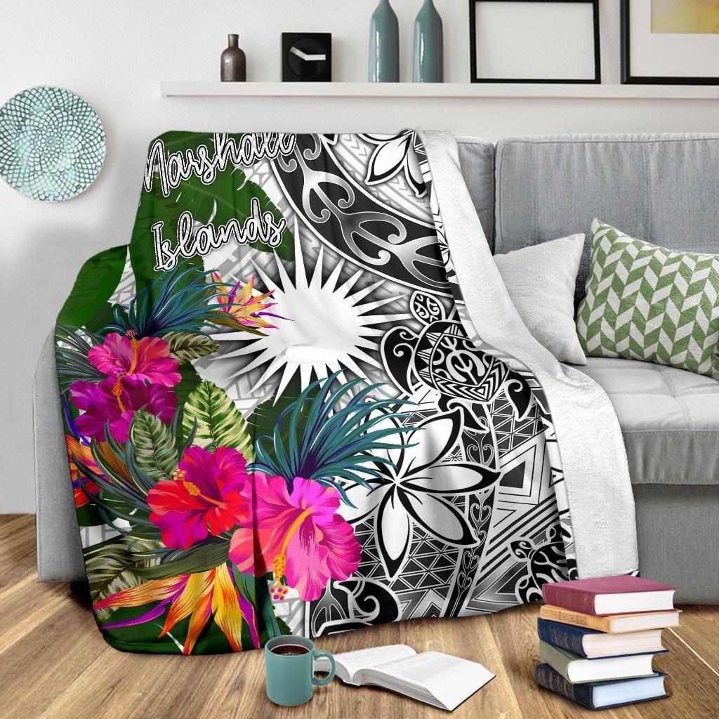 Marshall Islands Premium Blanket White - Turtle Plumeria Banana Leaf