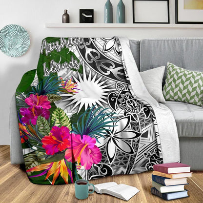 Marshall Islands Premium Blanket White - Turtle Plumeria Banana Leaf