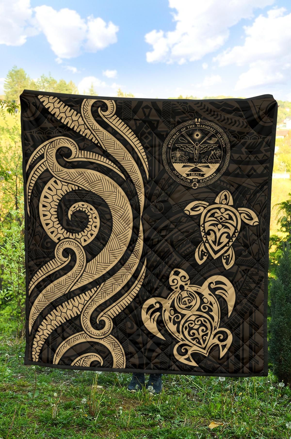 Marshall Islands Premium Quilt - Gold Tentacle Turtle Crest