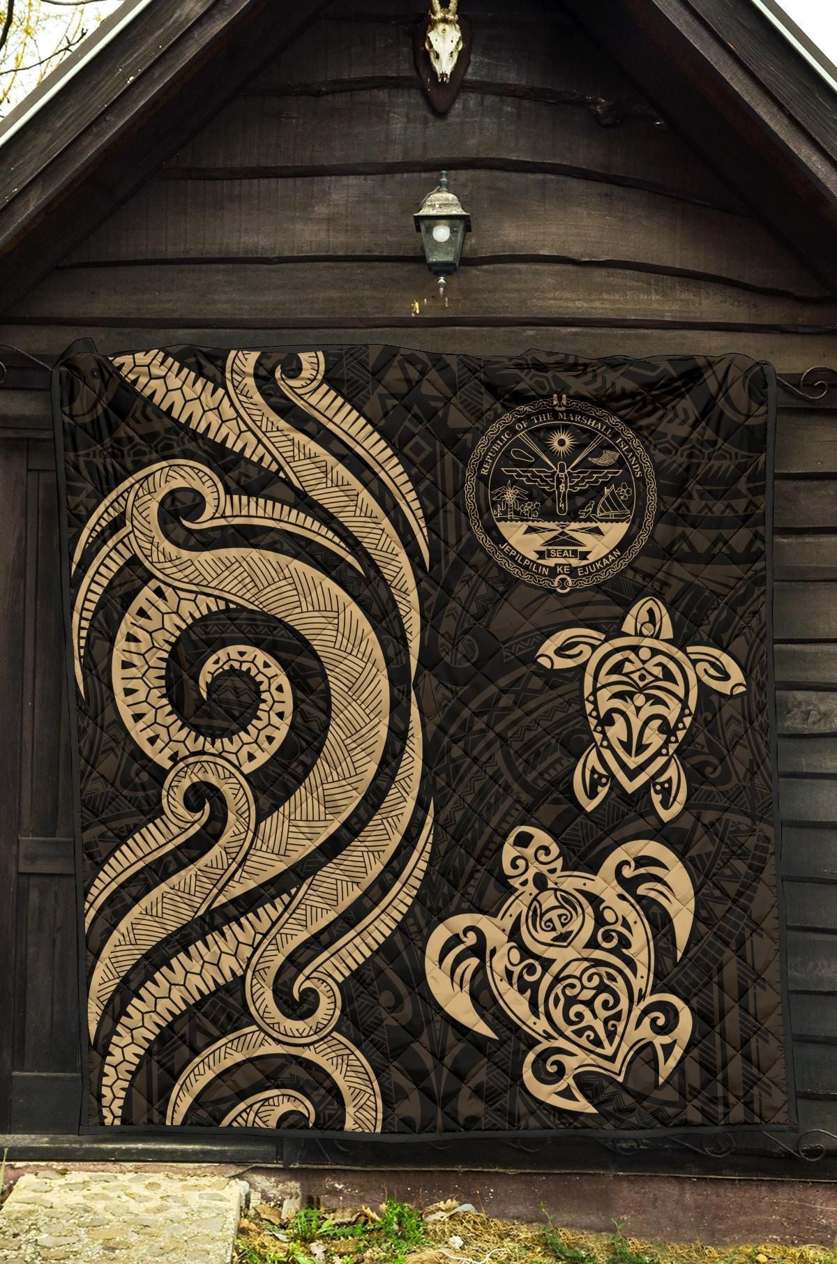 Marshall Islands Premium Quilt - Gold Tentacle Turtle Crest