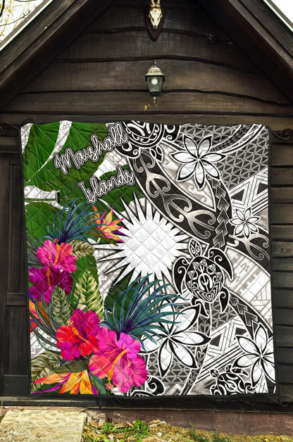Marshall Islands Premium Quilt White - Turtle Plumeria Banana Leaf